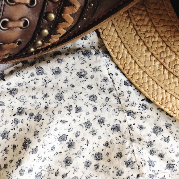 SOLD ✨ Brandy Melville Crop Top - Picture 4 of 4